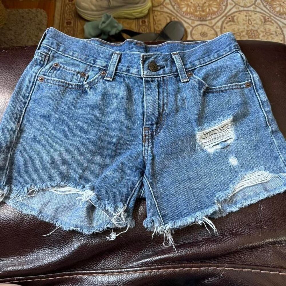Levi's distressed/destroyed 25 inch waist‎ hundred percent cotton size 0
